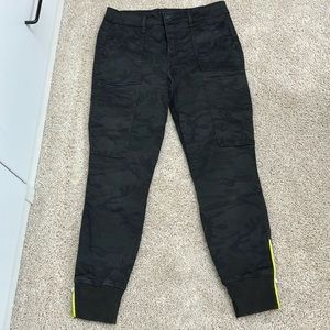 Level 99 camo jogger